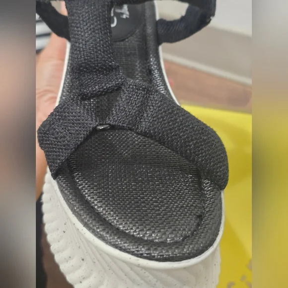 Circus by Sam Edelman Black and White Women's Sandals - Picture 4 of 7